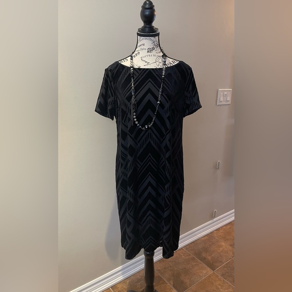 WHBM Art-Deco Inspired Velour Shift Dress - Picture 1 of 5